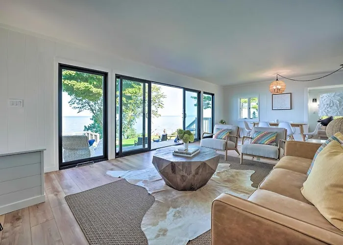 Modern Lake Michigan Home With 3 Lakefront Decks!