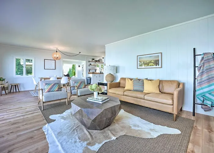 Modern Lake Michigan Home With 3 Lakefront Decks!